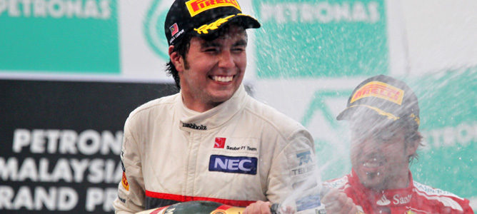 Sergio Pérez celebra su podio en Malasia 2012