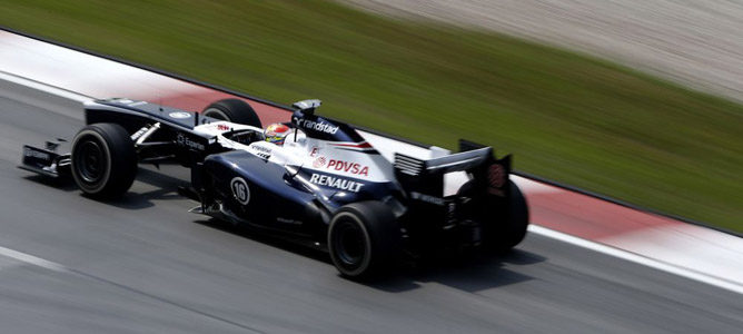 Pastor Maldonado cambia el motor antes del GP de Malasia 2013