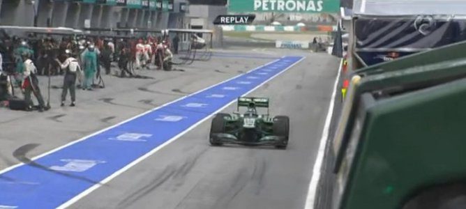 Vergne en el carril exterior de boxes