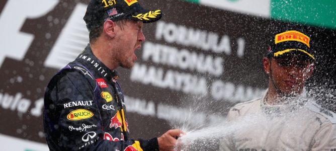 Bernie Ecclestone: "Si Webber se hubiera ido, Red Bull habría fichado a Hamilton"