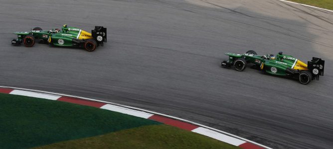 Los dos Caterham en Malasia