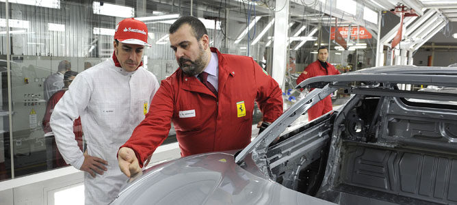 Fernando Alonso, con "aún más motivación" tras pasar dos días en Maranello