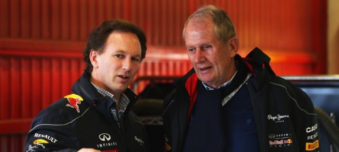 Helmut Marko y Christian Horner hablan en Montmeló