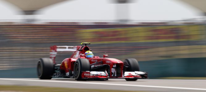 Felipe Massa vuela en Shanghái y lidera los Libres 2 del GP de China 2013