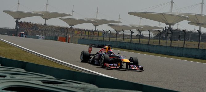 Felipe Massa vuela en Shanghái y lidera los Libres 2 del GP de China 2013