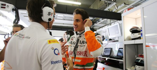 Adrian Sutil en el box de Force India