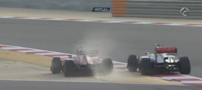 Alonso completamente fuera de la pista