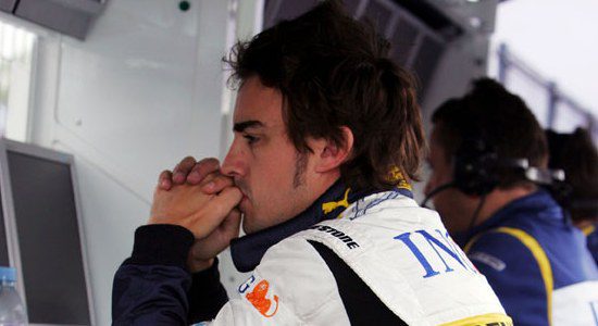 Alonso no se sorprende con los errores de Hamilton
