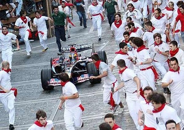 Los "Toros rojos" revolucionan Pamplona