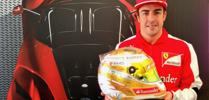 Fernando Alonso estrenará un nuevo casco dorado en el Gran Premio de Mónaco 2013
