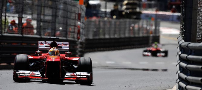 Fernando Alonso rueda en las calles de Mónaco