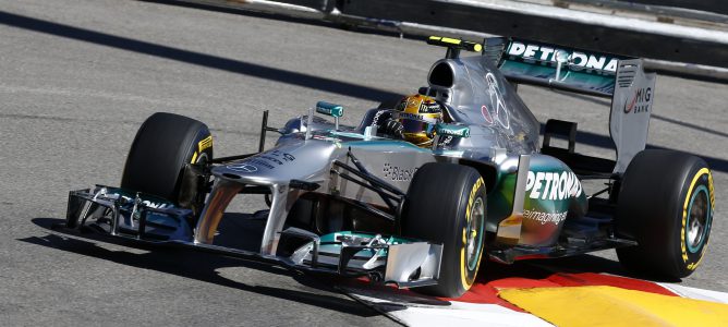 Lewis Hamilton: "Pierdo mucho tiempo en las frenadas"