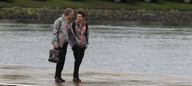 Martin Whitmarsh y Sergio Pérez cruzan el lago de Montreal