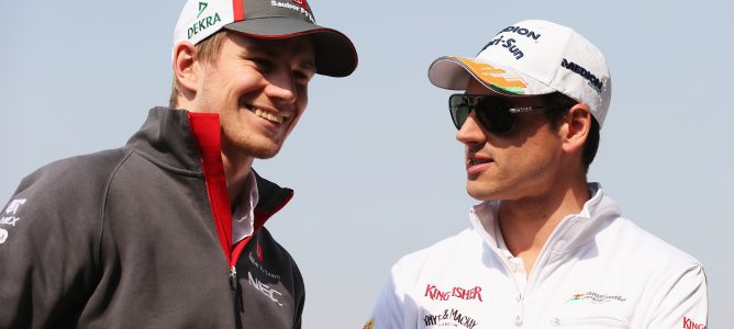 Nico Hülkenberg sonríe junto a Adrian Sutil