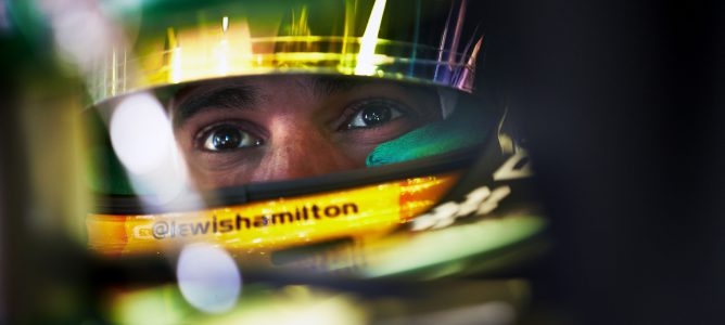 Mirada intensa de Lewis Hamilton