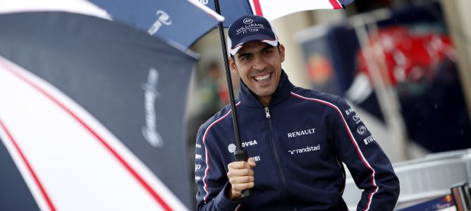 Pastor Maldonado se refugia de la lluvia canadiense