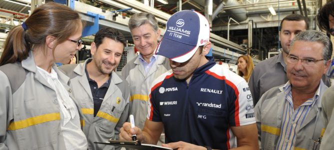 Pastor Maldonado visitó la fábrica de Renault en Sevilla