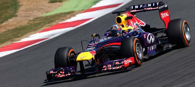 Sebastian Vettel impone su ley en el último día de las pruebas de Silverstone