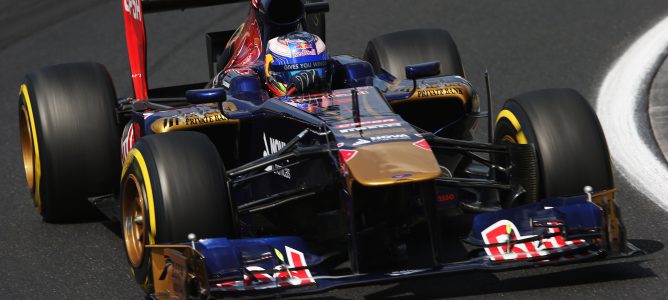 Daniel Ricciardo avanza en Hungaroring