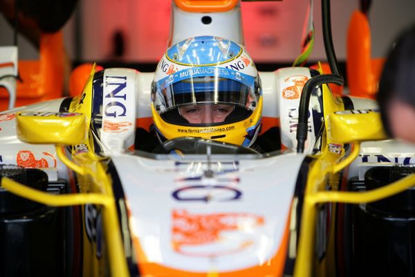 Alonso: "No echo de menos a Hamilton, los duelos no fueron justos"