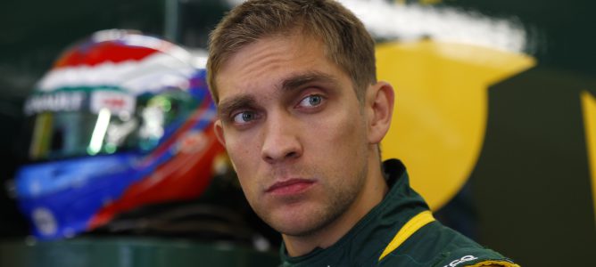 Vitaly Petrov acerca posturas para regresar a la F1 en 2014