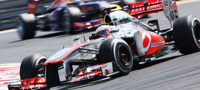 Jenson Button cree que McLaren "ha crecido y mejorado como equipo"