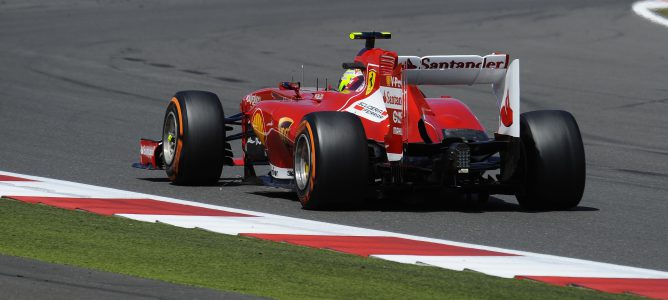 Felipe Massa conduce el F138