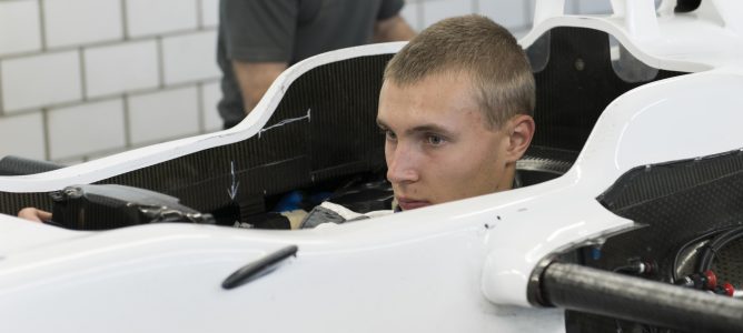 Sergey Sirotkin firma el contrato con el equipo Sauber para 2014