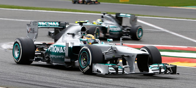 Lewis Hamilton admite que será "muy difícil" disputarle el título a Vettel