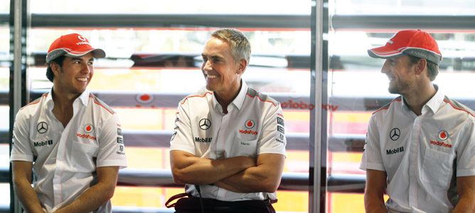 McLaren no quiere cambiar de pilotos: "Merecen un coche mejor"