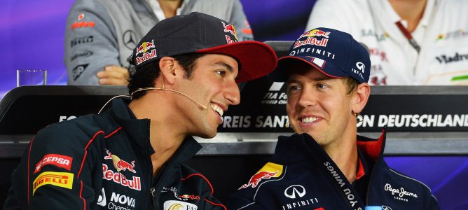 Daniel Ricciardo y Sebastian Vettel, juntos en rueda de prensa