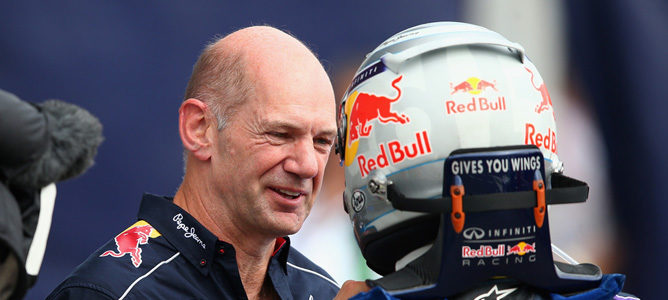 Newey admite que desconoce el origen de los problemas en la caja de cambios del RB9 en Monza