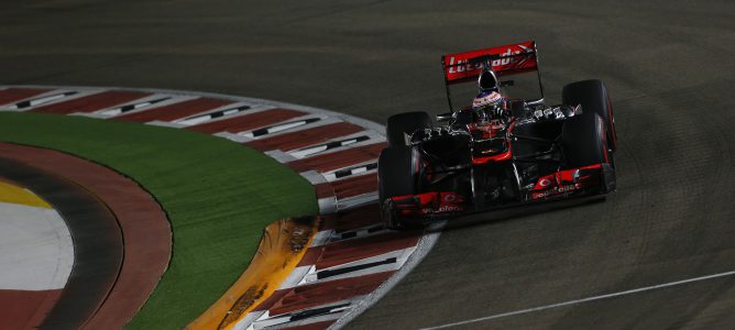 Jenson Button rueda en Marina Bay