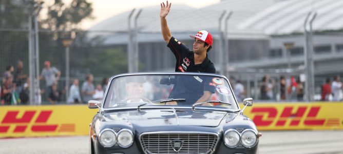 Daniel Ricciardo en el drivers' parade de Singapur