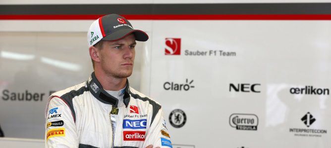 Nico Hülkenberg en el box de Sauber