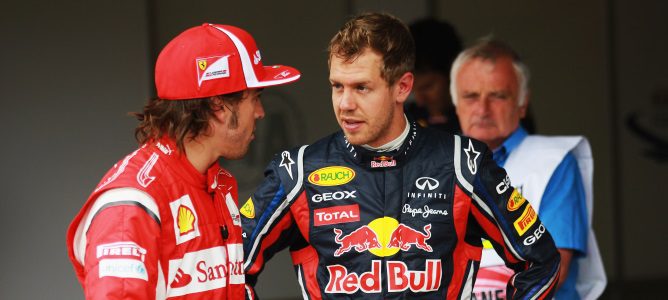 Sebastian Vettel y Fernando ALonso charlan