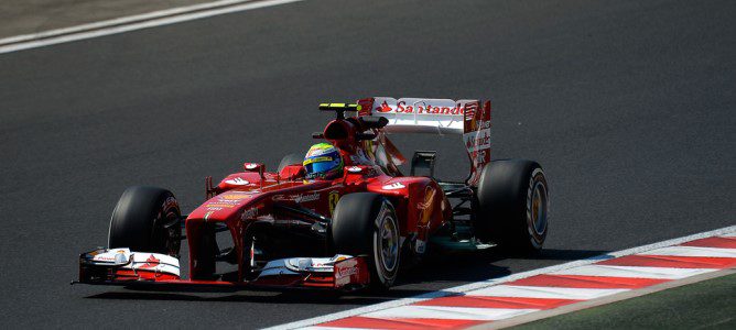 El tifón Lewis Hamilton se impone y manda en los Libres 1 del GP de Corea 2013