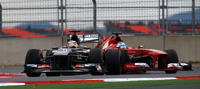 Nico Hülkenberg y Fernando Alonso en la carrera de Corea 2013