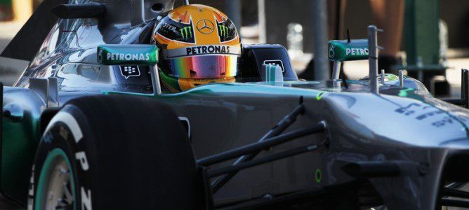 Lewis Hamilton comienza liderando los Libres 1 del GP de Japón 2013