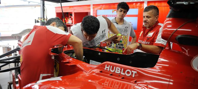 Sebastian Vettel hace morder el polvo a sus rivales y lidera los Libres 1 en la India