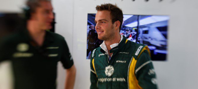 Giedo sonríe en el box de Caterham