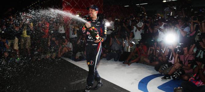 Sebastian Vettel descorcha el champán