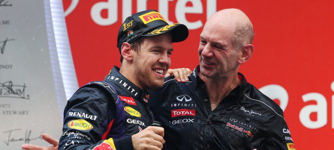 Sebastian Vettel y Adrian Newey tras ganar en la India