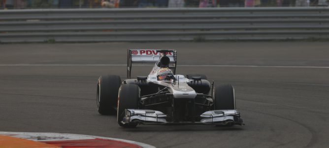 Pastor Maldonado rueda en la India