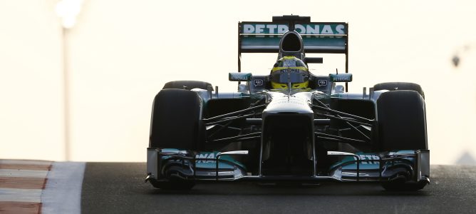 Nico Rosberg rueda en Yas Marina