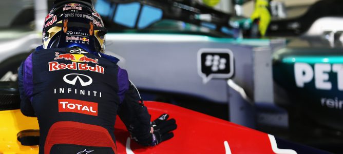 Sebastian Vettel acaricia el RB9