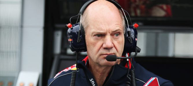 Newey, sobre el inicio de temporada: "Simplemente, Ferrari y Lotus tuvieron suerte"