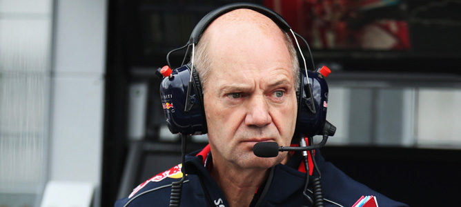 Newey cree que haber continuado evolucionando el RB9 podría comprometer el desarrollo del coche de 2014