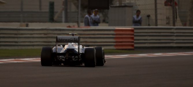 Valtteri Bottas rueda en Yas Marina