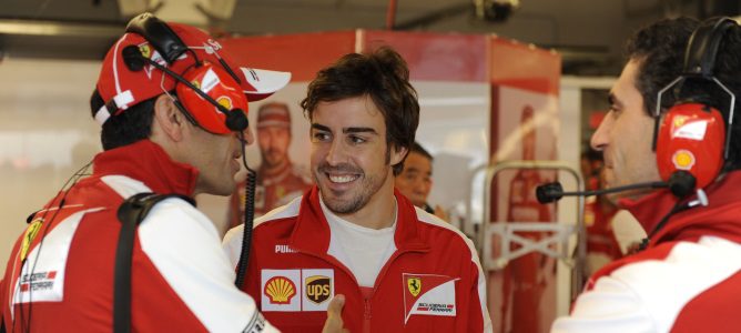 Fernando Alonso: "Tenemos que acabar por delante de los Mercedes"
